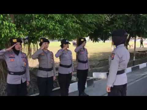 Perhatikan polwan ini.||Sakitnya tuh di sini..!!!