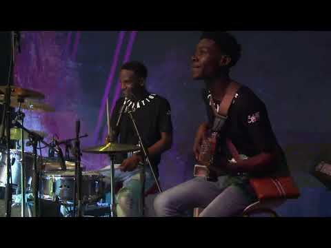 Silence , prosternés nous adorons  - Past Emmanuel Amos / Tapis Royal Album