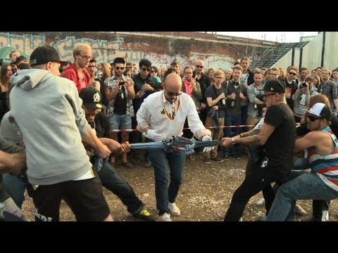 Hipster-Olympiade 2012 in Berlin: Hornbrillenweitwurf der Fashionvictims | DER SPIEGEL