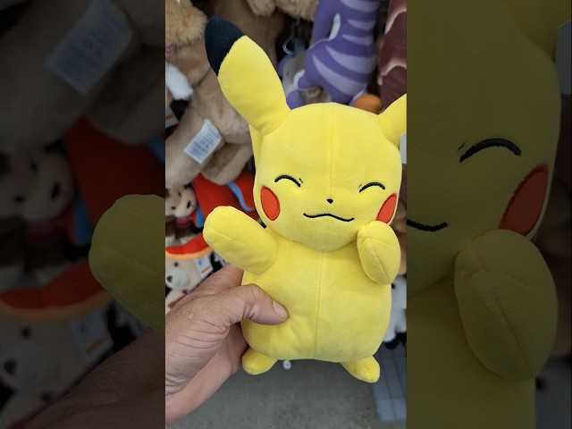 Vídeo relacionado con Pokémon Peluche Pokemon Pikachu - 20 cm de altura - amarillo/rojo - Peluche oficial para niños a partir de 2 años
