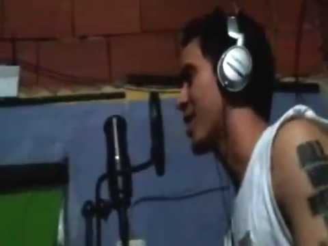 Chamo González improvisando   'Jugando lo mete el Can' rap venezolano