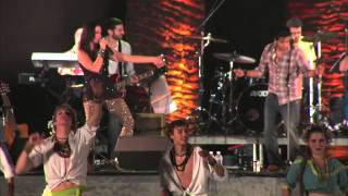 Jennifer Gelinas et D'kana LIVE : Medley Latino