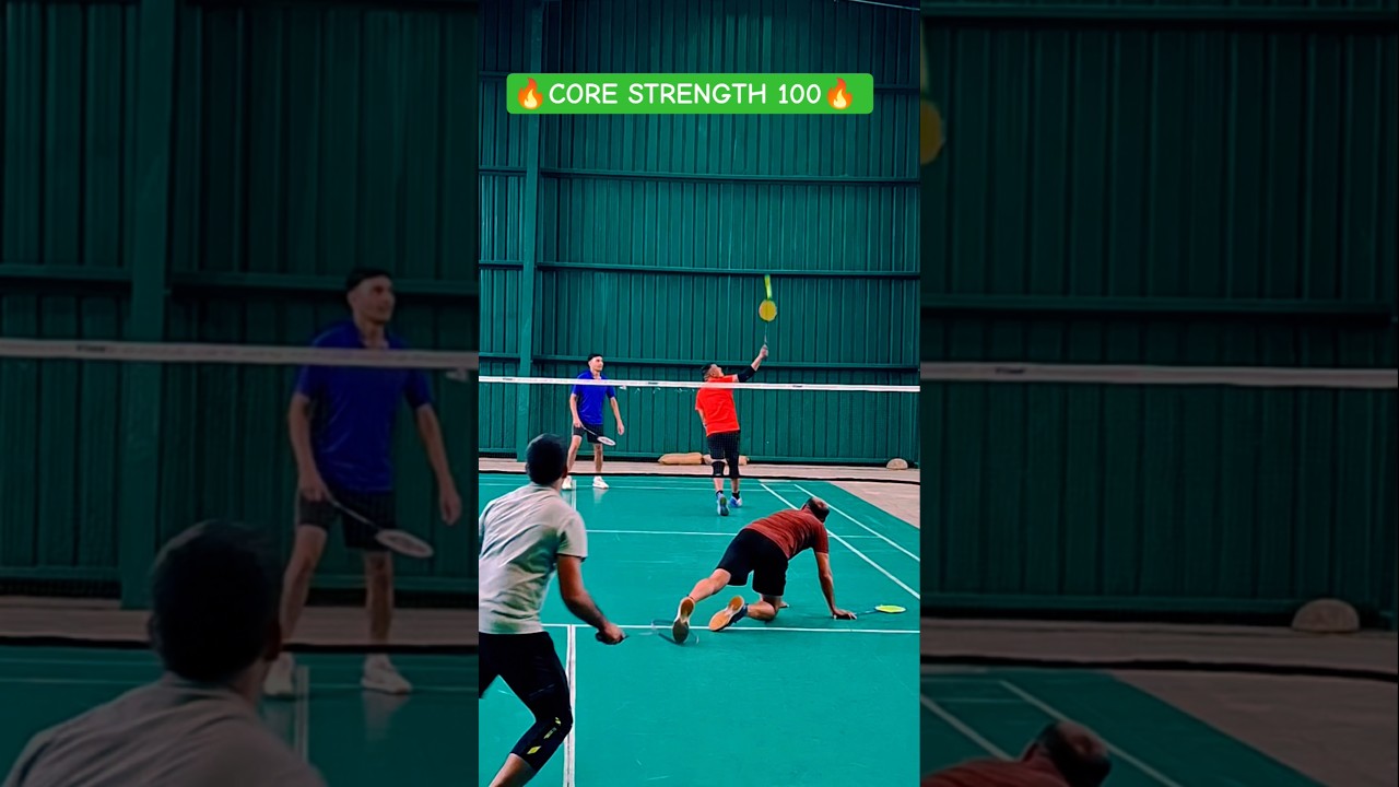 He fell but the rally didn't end! 😱🏸 #badminton #shorts #trending