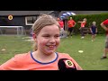 De jeugdspelers van GSBW uit Goirle zijn op voetbalkamp en volgen oud-speelster Jackie Groenen op...