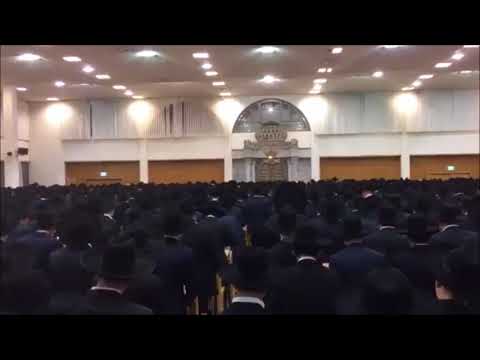 Chevron Yeshiva Saying Selichos On Motzei Shabbos