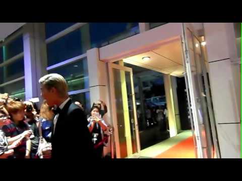 ปิงปอง(กอล์ฟ) เพชร(กัส) ไดอารี่ตุ๊ดซี่ส์  งานคมชัดลึก อวอร์ด ตอนเดินเข้าตึก