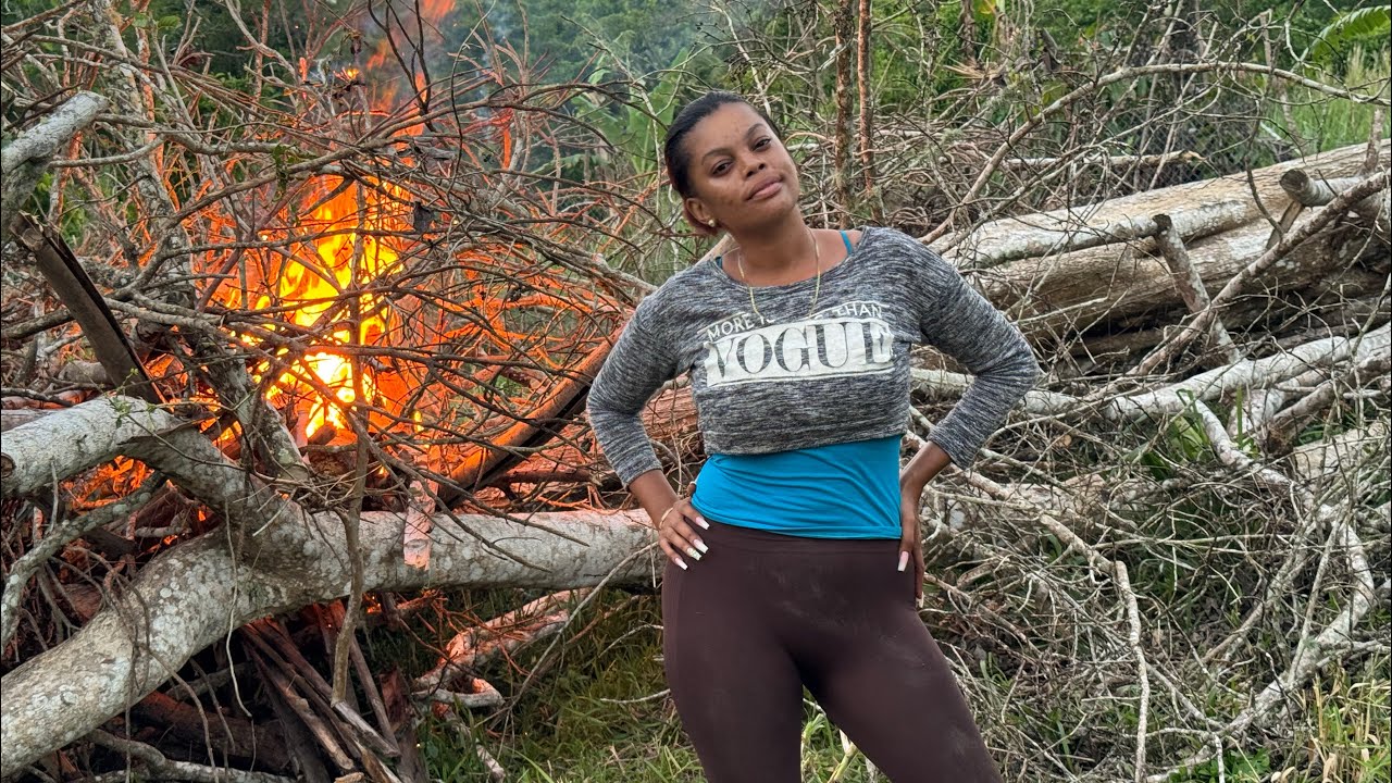 CLEARING THE FOREST YOUNG FEMALE BUILDS DREAM HOUSE ON 60 ACRES ABANDONED LAND!!