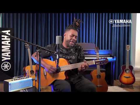 Walmir Borges tocando a música (Tem que ser agora) com o violão NCX1C