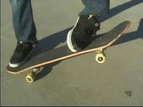 スケートボードのトリックのやり方 : スケートボードのフロントサイド180のやり方 (How to Do Skateboard Tricks : How to Frontside 180 on a Skateboard)