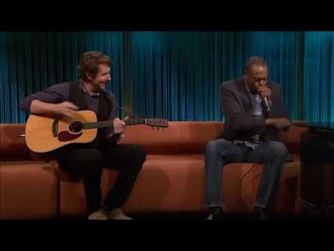 Ator americano imita som de guitarra incrível