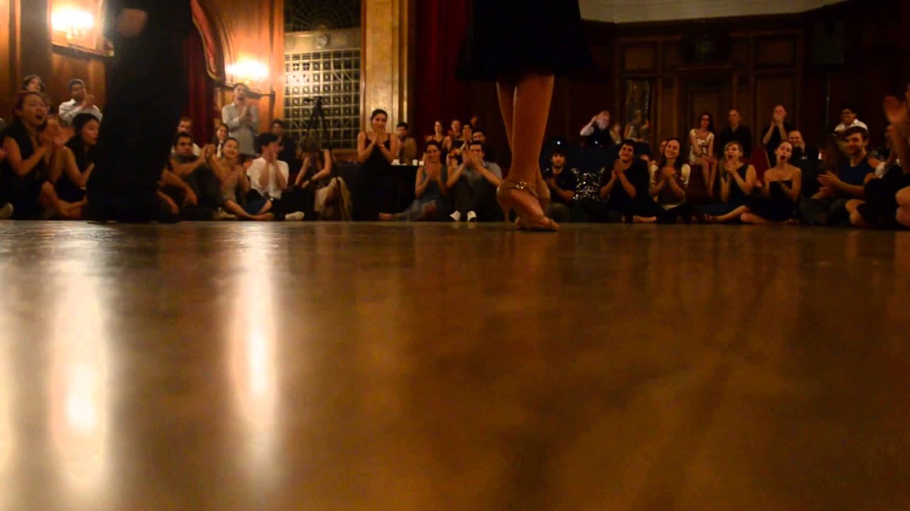 Noelia Hurtado & Carlitos Espinoza, 'Cuatro palabras' (D'Arienzo)