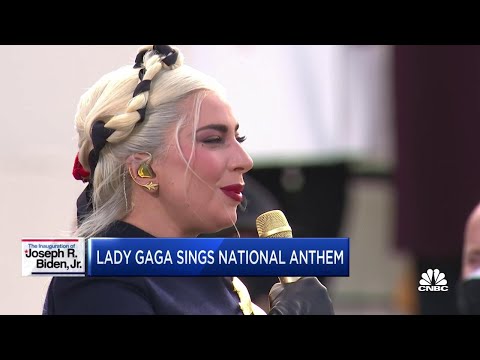 Inauguration Day, Lady Gaga canta l'inno nazionale per Biden e Harris