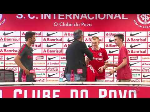 Inter apresenta o lateral-esquerdo Uendel