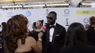 Kofi Siriboe Talks Loving Black Women, Dating Older Women at the NAACP Image Awards