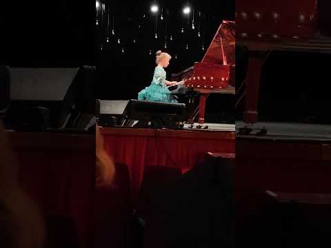 Ugnė Urbonavičiūtė 2023.10.31                                   "Touch a rainbow" D. Alexander