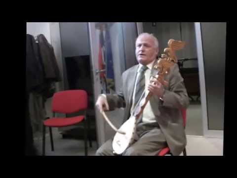 Гуслар Драшко Малиџан поздравља Милићевиће