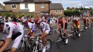 preview picture of video 'Olympic Games London 2012: Men's Cycle Race Through Leatherhead (Surrey)'