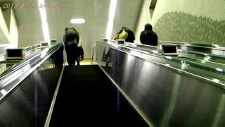 preview picture of video 'Japan Trip 2013 Tokyo Subway Toei Ōedo Line Nakai Station Long escalator 53'
