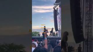 Neyo kicks girl off stage zodiac edition 😭 #funny #astrology #news