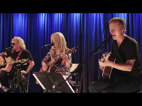 Jerry Cantrell, Nancy Wilson and Sammy Hagar performing \"Brother\"