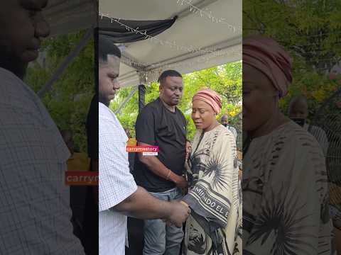 LADY JAY DEE ASHINDWA KUJIZUIA ATOKWA NA MACHOZI MSIBANI