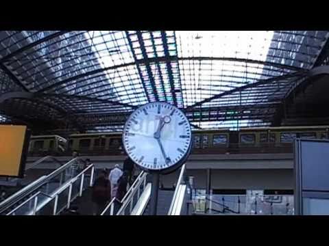 Berlin: Der Hauptbahnhof ist der leistungsfähigste Europas/most powerful station in Europe