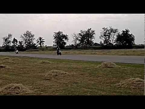 Triumph Speed Triple 1050 vs Daytona 675 R
