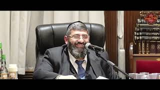 הרב אייל עמרמי - הבעל רוצה להישאר במילואים כי יש סביבו מלא בנות (הרב אייל עמרמי) - התמונה מוצגת ישירות מתוך אתר האינטרנט יוטיוב. זכויות היוצרים בתמונה שייכות ליוצרה. קישור קרדיט למקור התוכן נמצא בתוך דף הסרטון