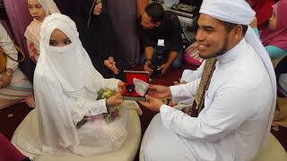 Download lagu Muhammad Kaddura & Sofea wedding - sarung cincin after akad. Pengantin Perempuan malu.. sweet sgt mp3