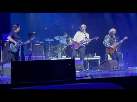 MARTIN BARRE Performs BACK TO STEEL From His Solo Album  CTTE 2022 (Prog Rock Heaven) Royal Theater