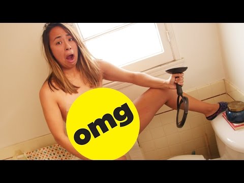 女性がバスルームでやりがちな変なこと (Weird Things Girls Do In The Bathroom)