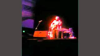 Tommy Emmanuel Instrumental Mombasa, Drumming Performance.