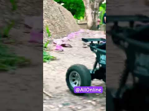 Carrito a control remoto  todo  terreno a escala.