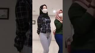Download lagu Mari Kita Goyang Lagi‼️#shorts #jilbab #jilbab #pemersatubangsa #tiktok mp3