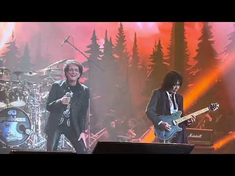 MENJILAT MATAHARI — Konser Emas 50th GODBLESS