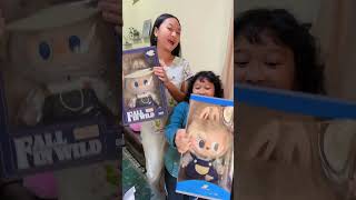 Download lagu YEY RAISHA DAN KAKA INDAH DAPET BONEKA LABUBU BESAR #shorts mp3