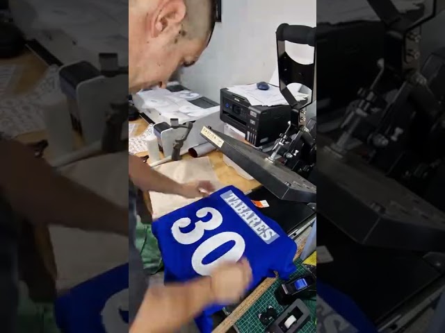 Vídeo relacionado con Camiseta fútbol Niño y Adulto Personalizadas 2024/2025 Conjunto equipación Fútbol Hombres Casa/Visitante DIY Personalizadas Nombre y Número, El Regalo de fútbol