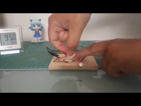 研究者は最小の動きを電流に変換しました