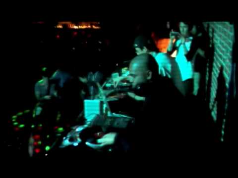 DJ ITCHY THE KILLER FEATURING DJ ONESHOT/ LIVE @ VOODOO LOUNGE/ PART 1/1