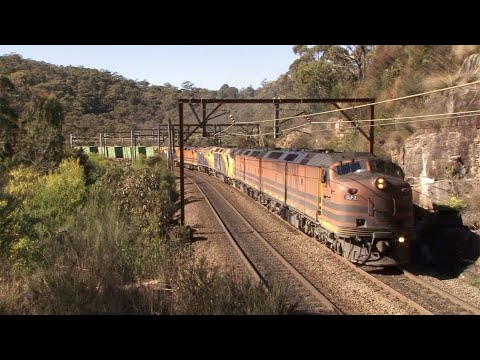Australian diesel locomotives, including streamliners - QRN train no.-BM7 -  Cowan bank - 2012