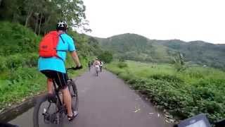 preview picture of video 'Downhill cycling from Kelimutu to Moni Flores island'
