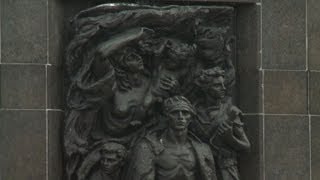 Bells toll for Warsaw ghetto uprising 70 years on