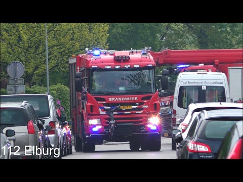 P1 Brandweer Elburg [06-6941 + 06-6951] komen met spoed aan bij een schoorsteenbrand in Elburg