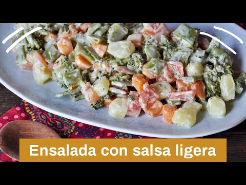 Ensalada de verduras con salsa ligera