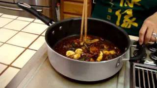 Noodles in Soup with Spicy Beef Stew 綠園廚藝 陸培恩示範的香辣红燒牛肉麵