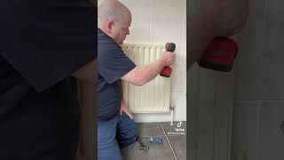 How to install an easi bleed  for your radiator? Plumbers Tips Easi Bleed Venting a Radiator Rad
