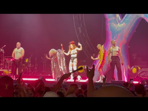Scissor Sisters perform “Let’s Have a Kiki” live in St. Louis 7/13/25 #scissorsisters #letshaveakiki