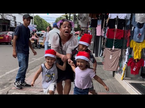 When you go shopping for December clothes with your kids 🛍️🎄 #viral #december #comedy