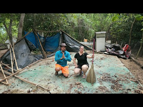 It's almost all dismantled! Third stage of the shack.