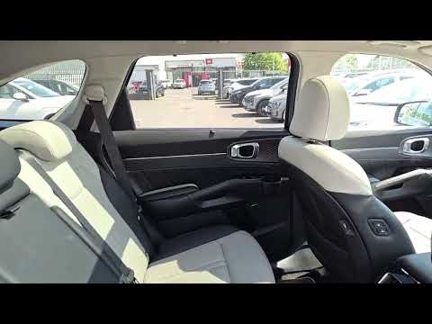Kia Sorento 2.2 K4 4X2 Diesel 7 seats - Image 2
